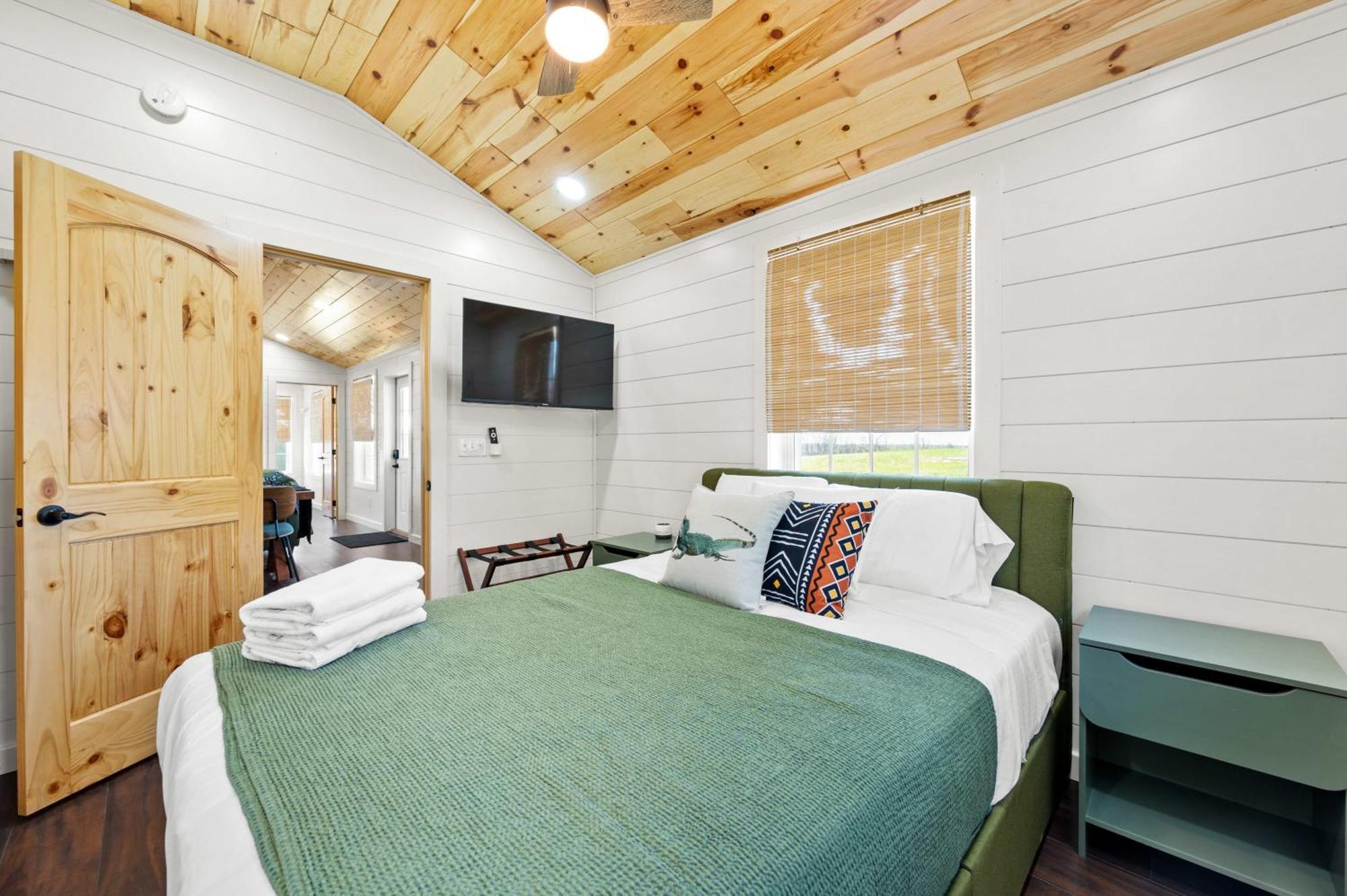 The Lodges At Eden Reserve - Pet Friendly Cabins Near Ark Williamstown Dış mekan fotoğraf